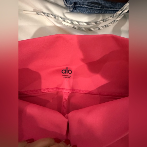 NWOT Alo 5" Airbrush High-Waist Biker Short - Picture 2 of 2